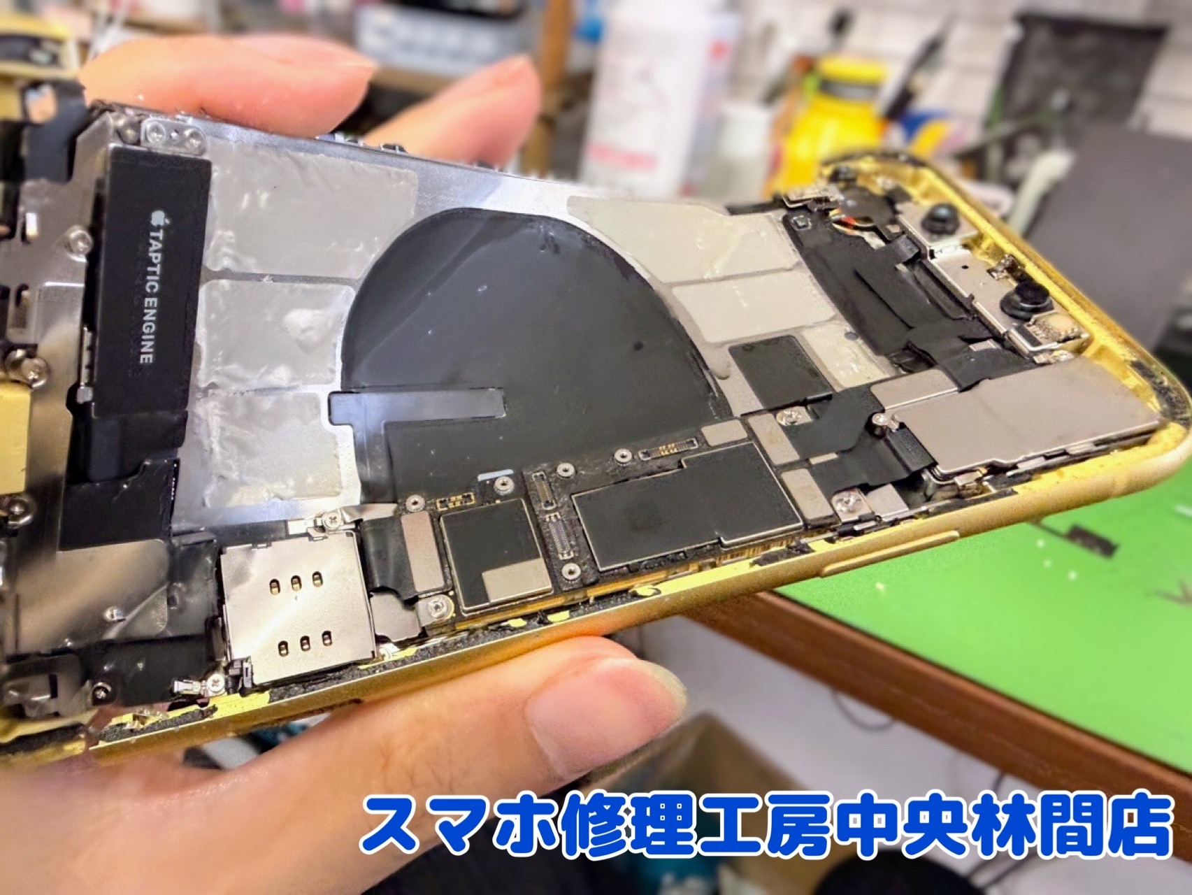 iPhone11　くの字